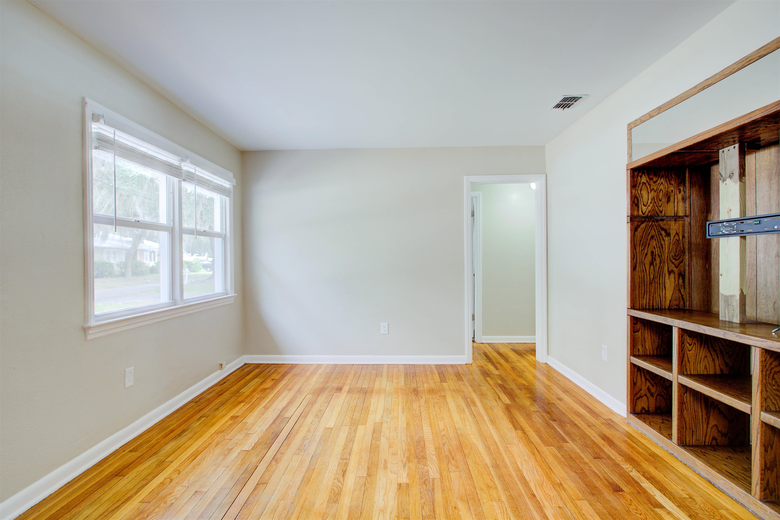 Image 22 of 70 For 2205 Gillis St