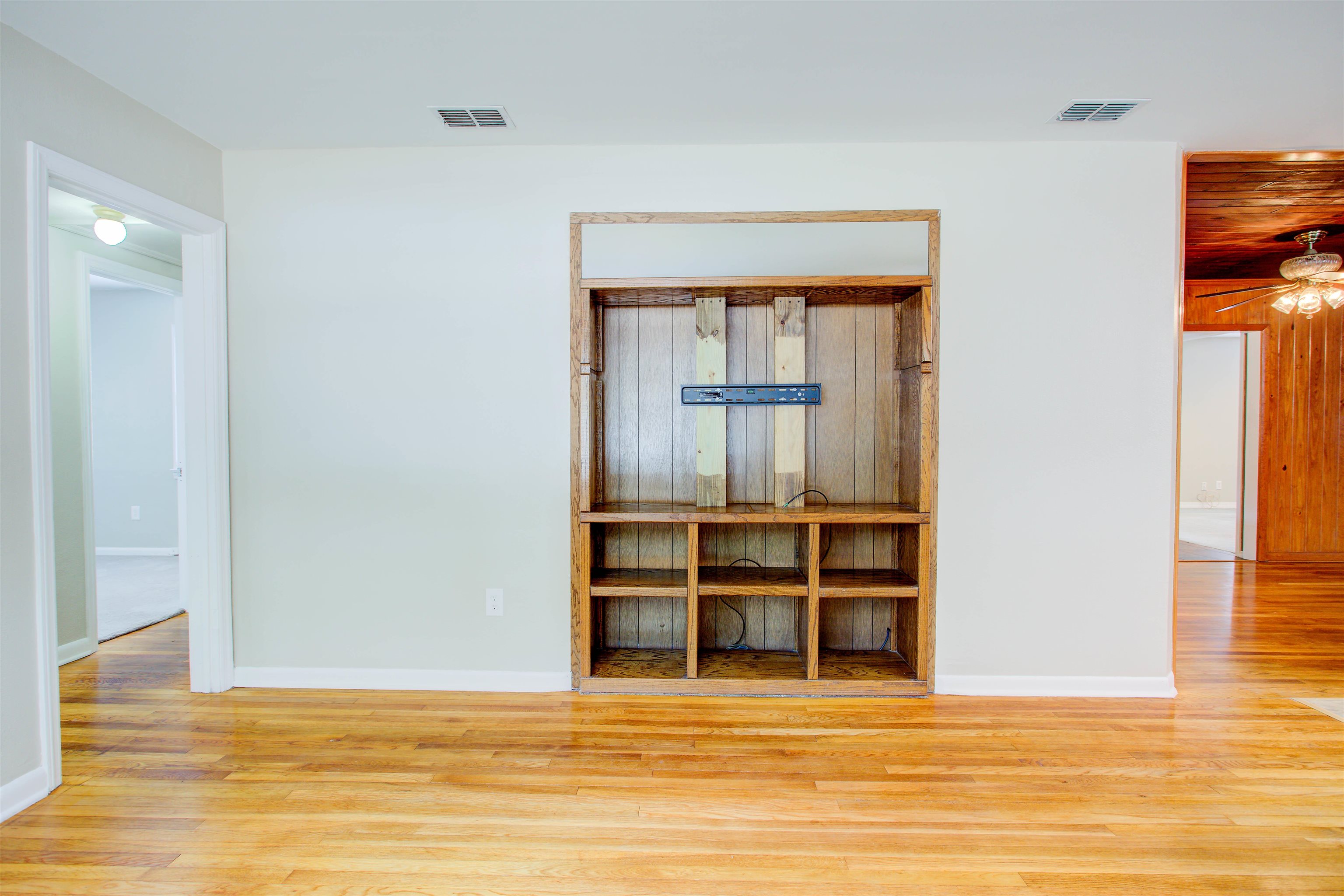 Image 24 of 70 For 2205 Gillis St