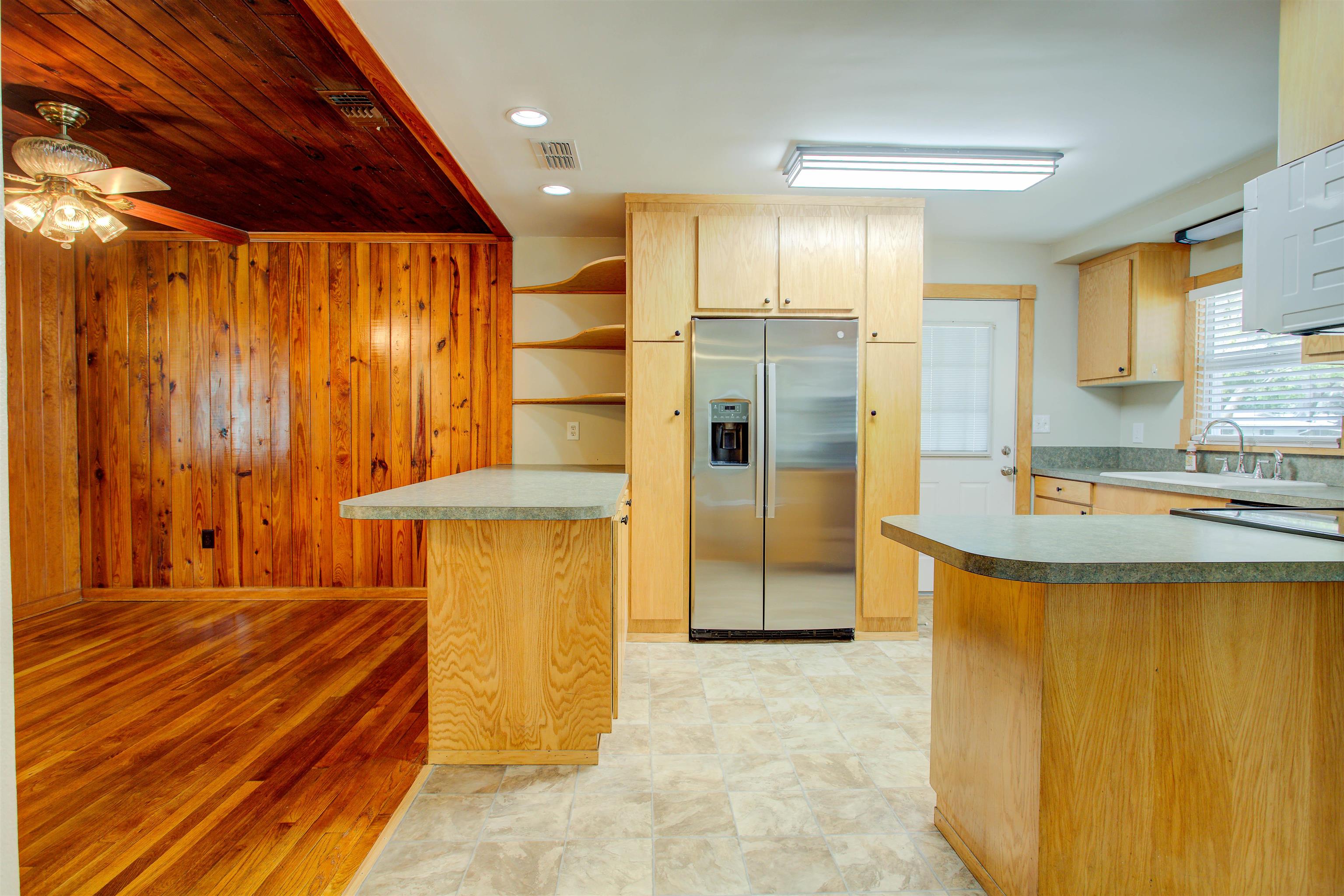 Image 27 of 70 For 2205 Gillis St