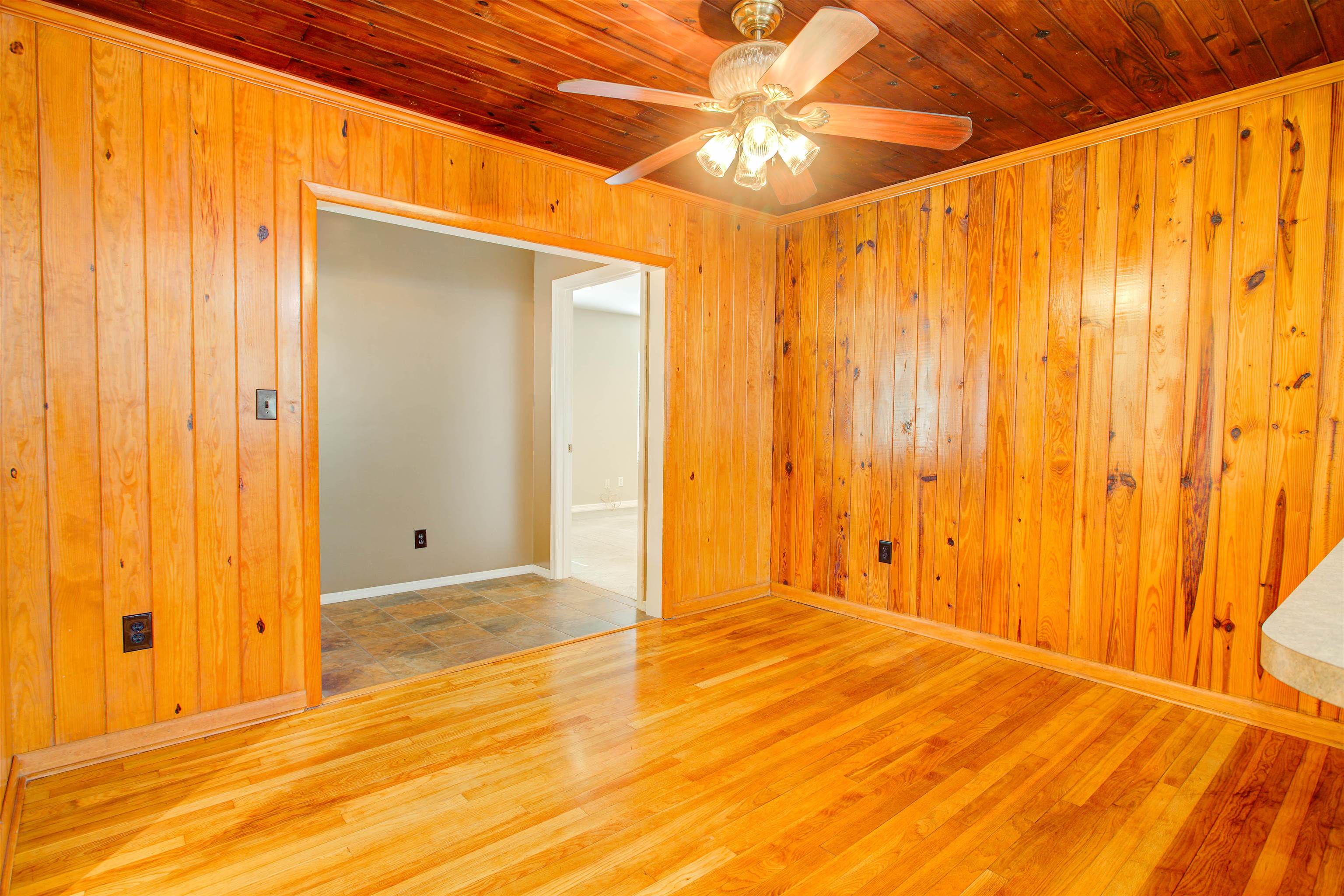 Image 33 of 70 For 2205 Gillis St