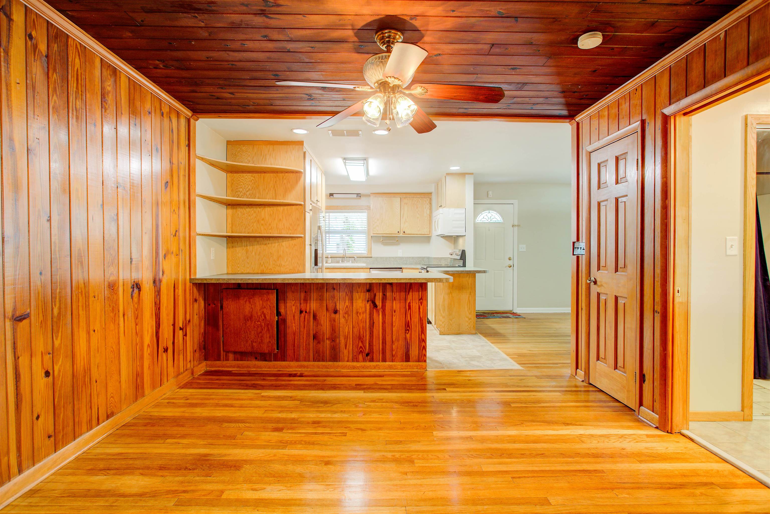 Image 35 of 70 For 2205 Gillis St