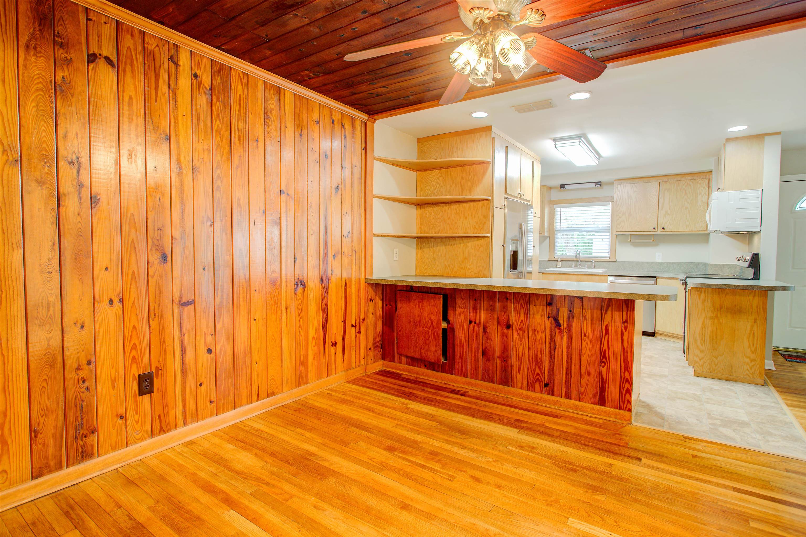 Image 36 of 70 For 2205 Gillis St