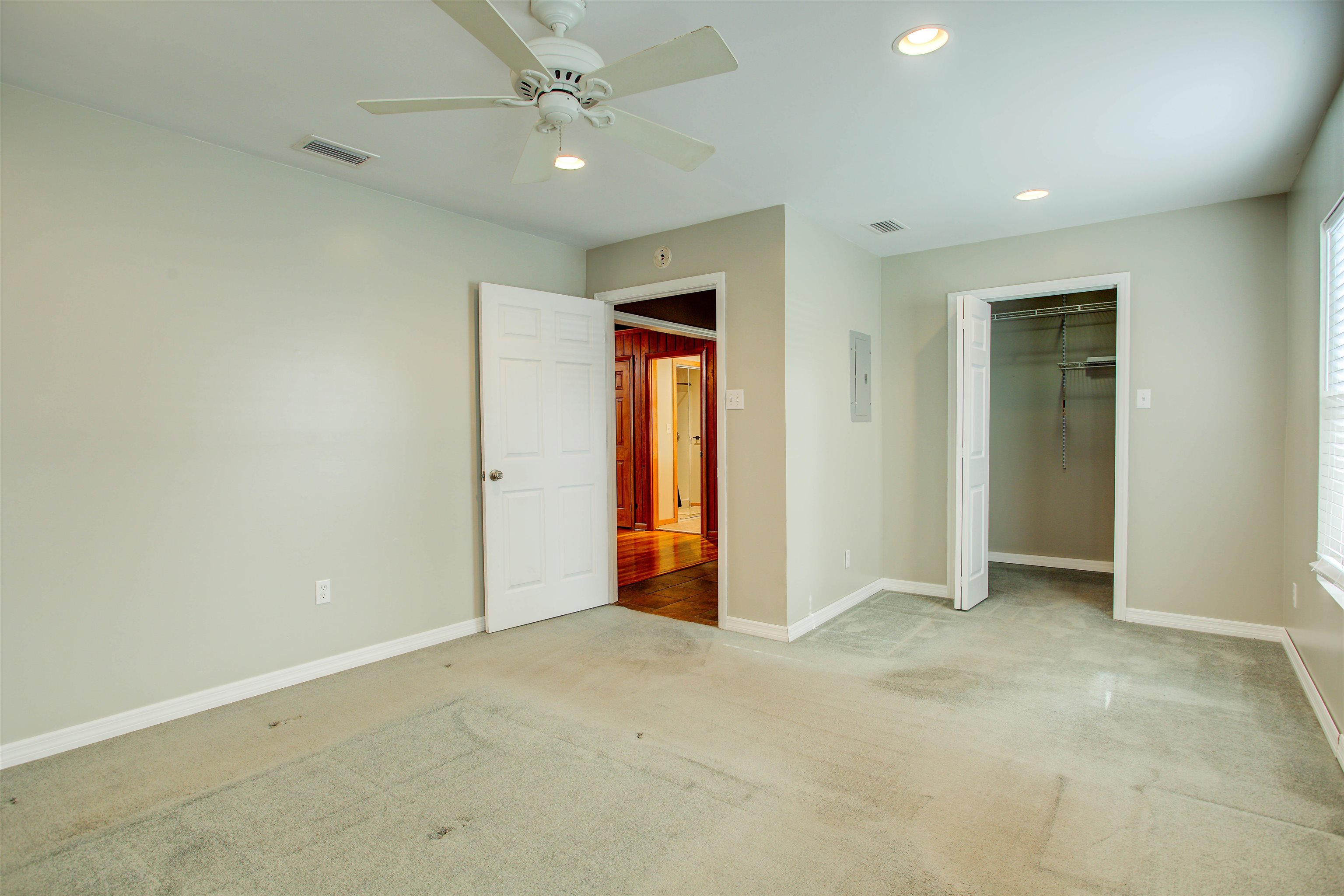 Image 40 of 70 For 2205 Gillis St