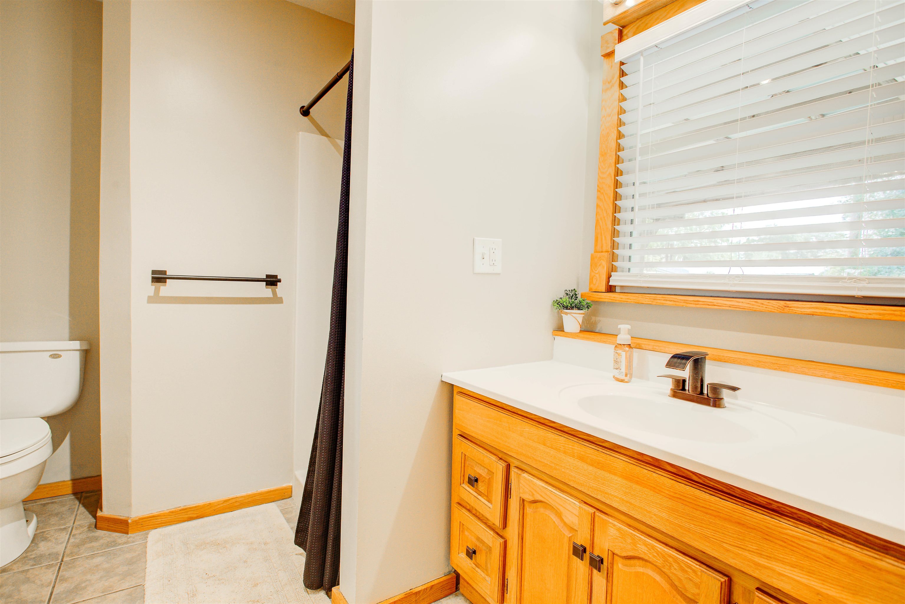 Image 46 of 70 For 2205 Gillis St