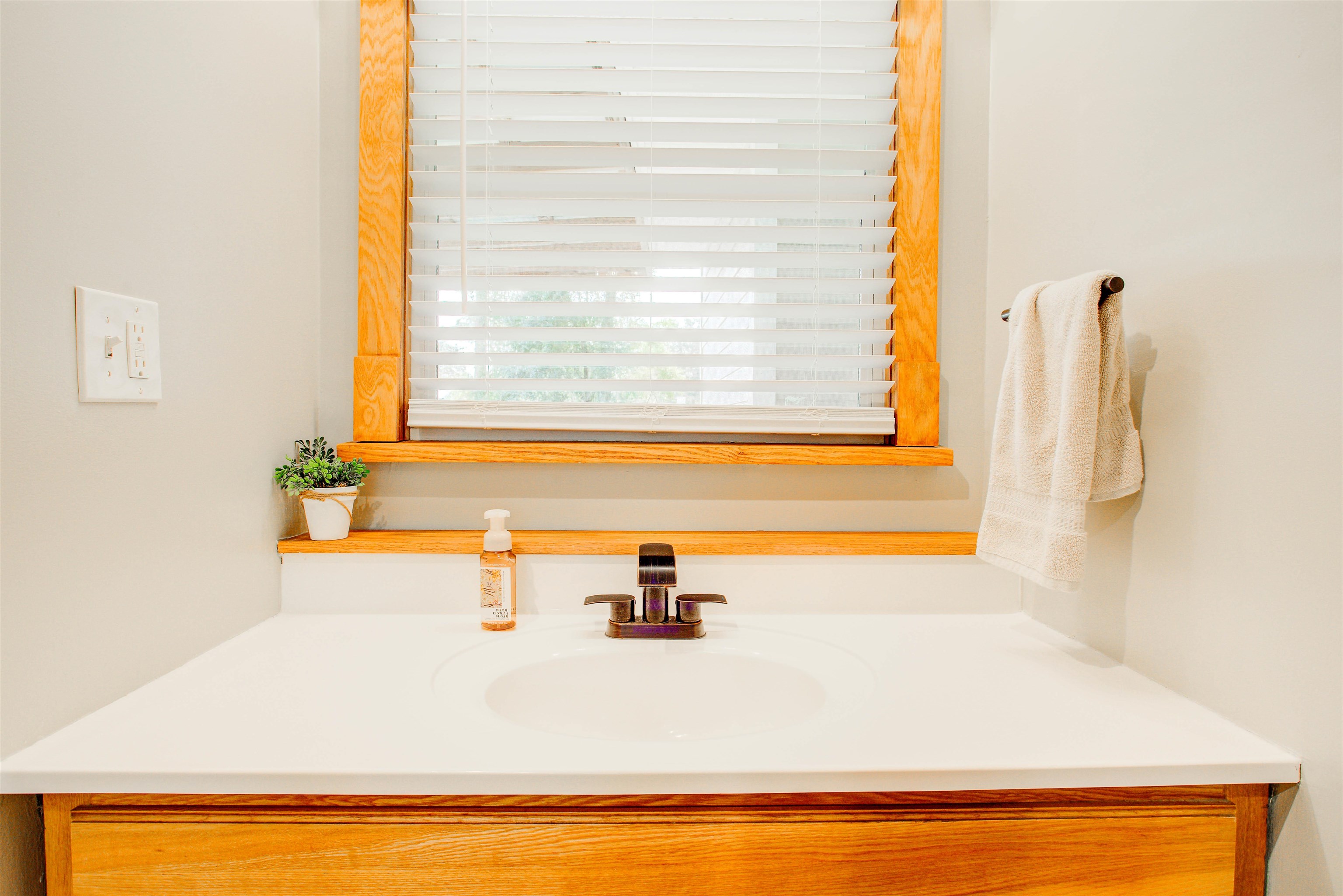 Image 47 of 70 For 2205 Gillis St