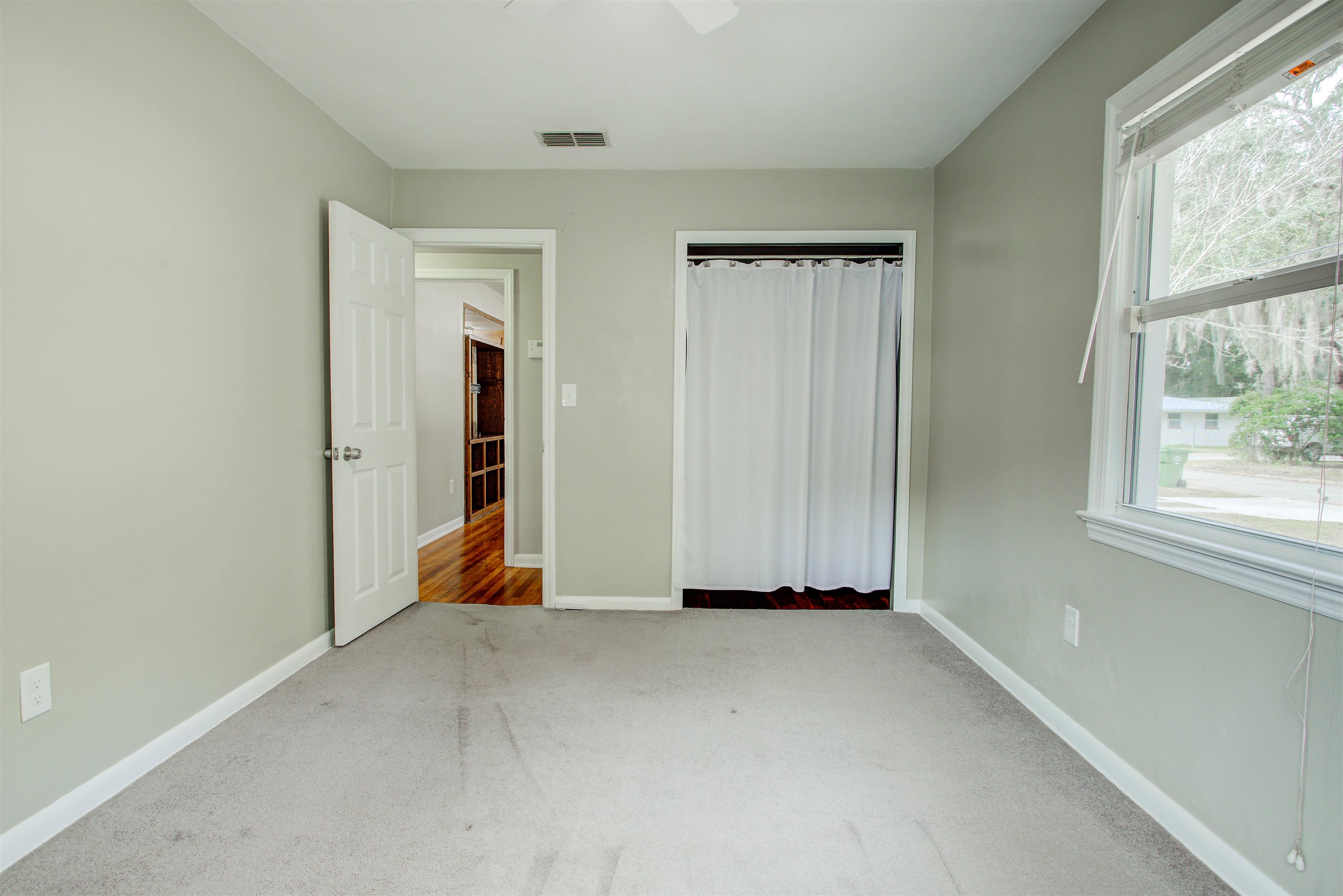 Image 52 of 70 For 2205 Gillis St