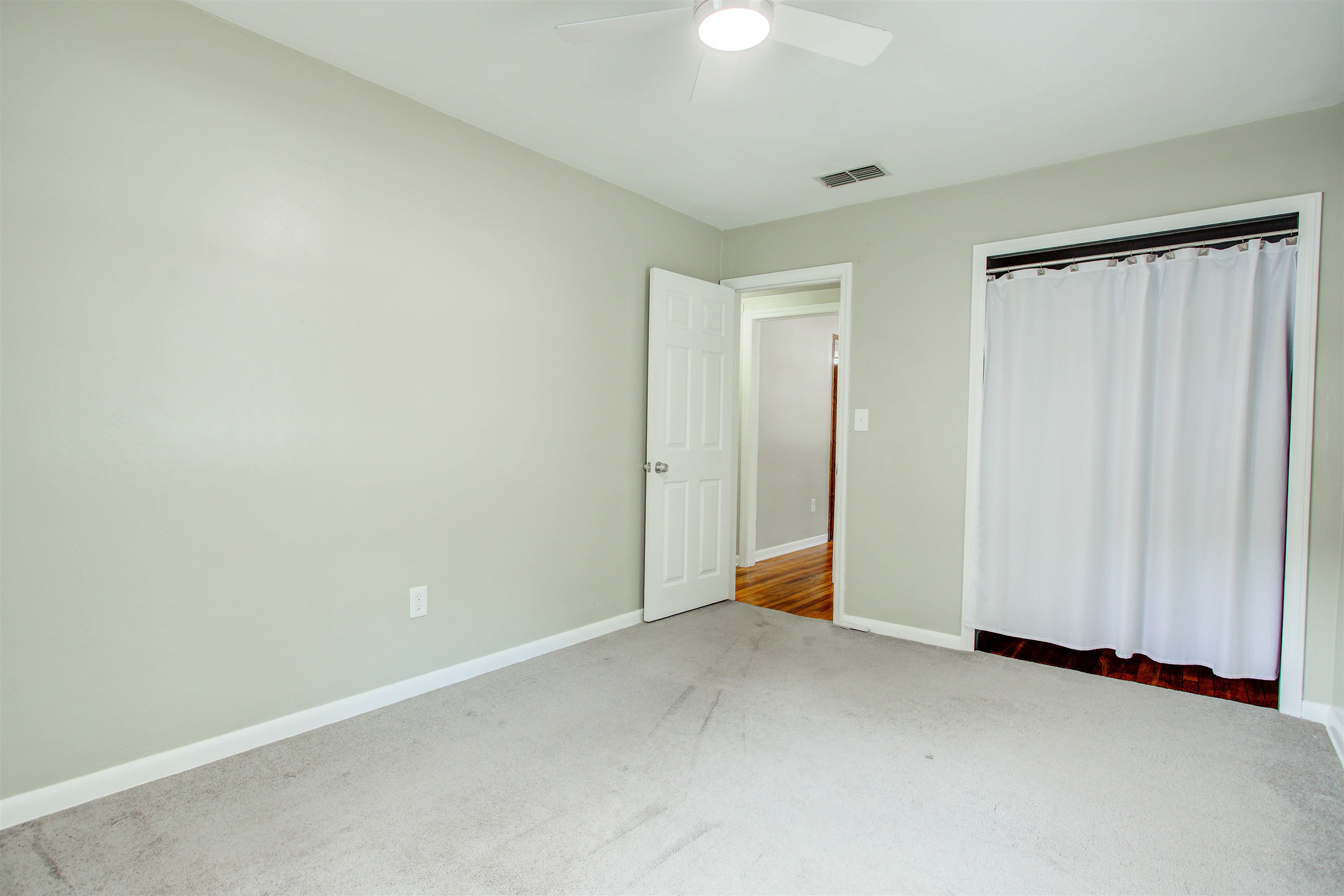 Image 53 of 70 For 2205 Gillis St