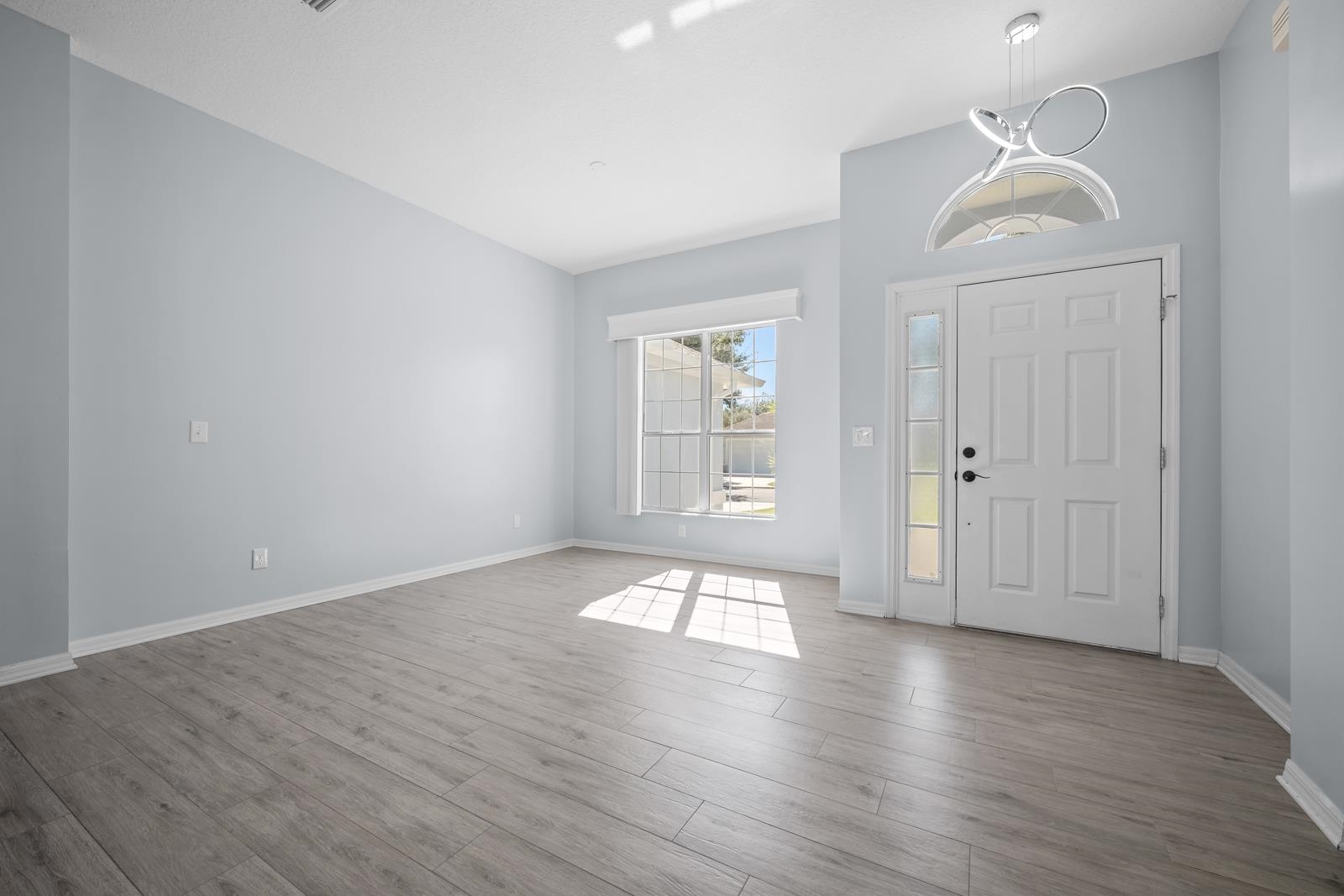 Image 11 of 68 For 1116 Compass Row