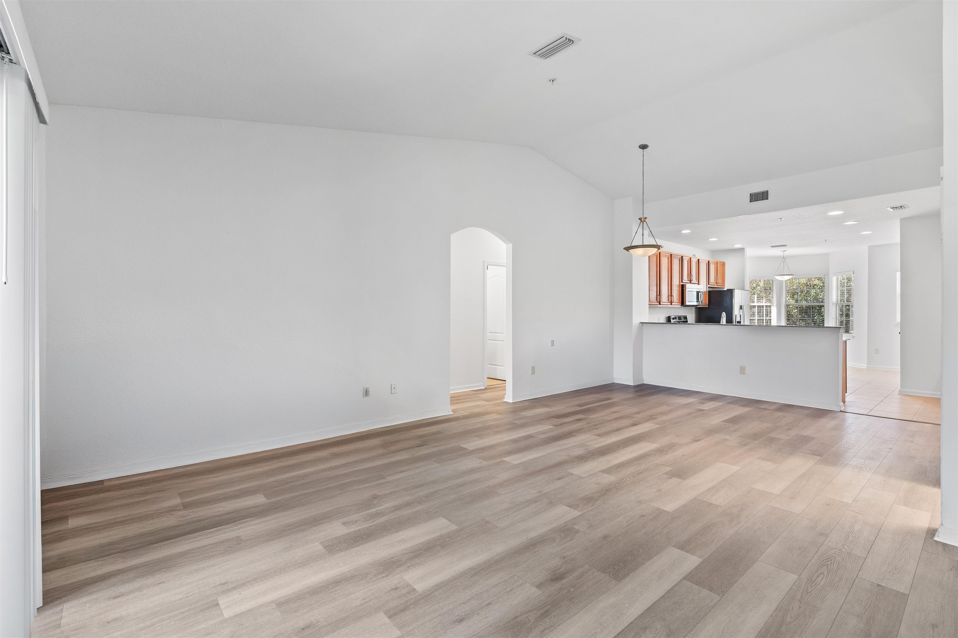 Image 14 of 78 For 215 Bayberry Cir  605