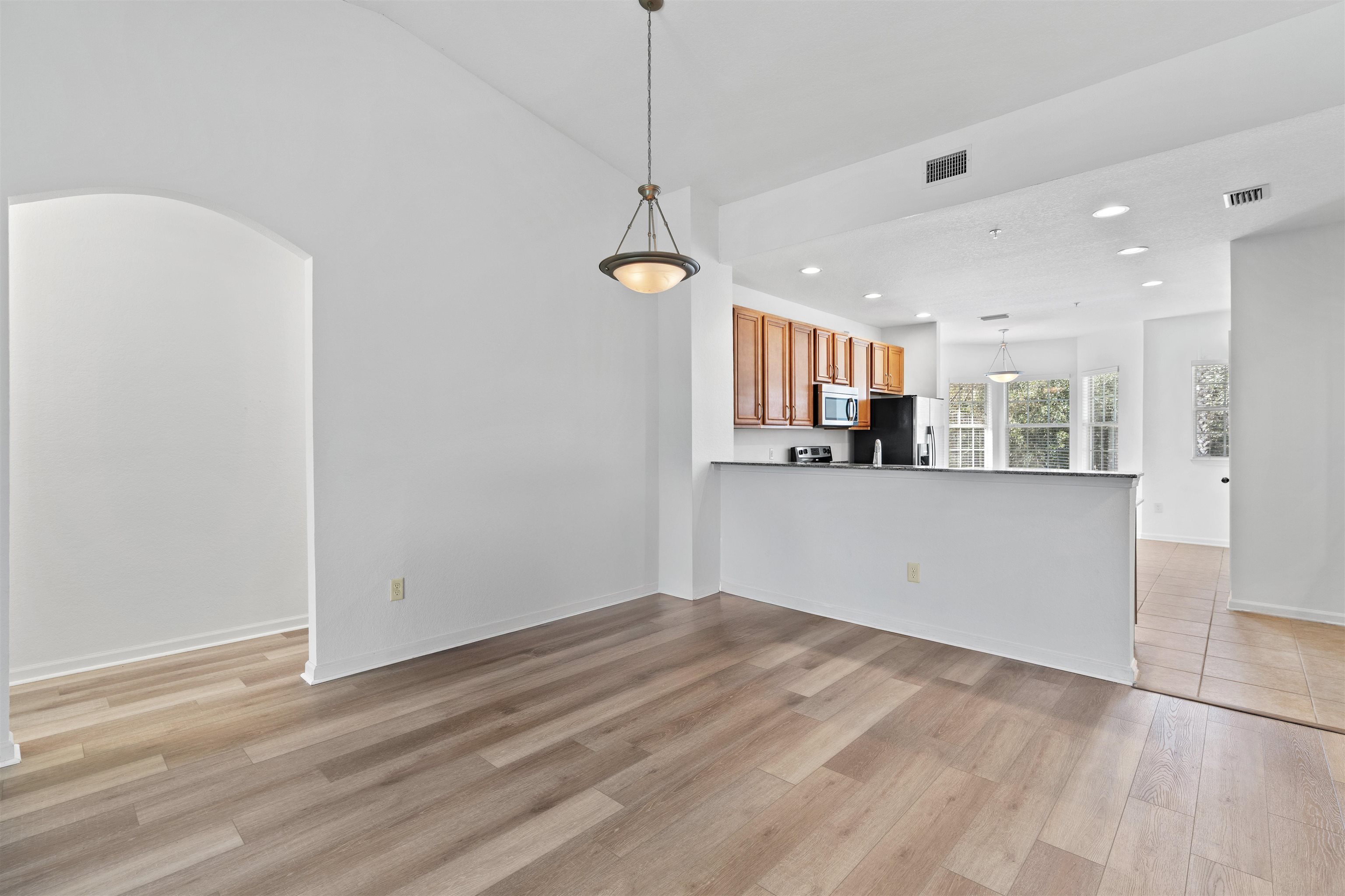 Image 39 of 78 For 215 Bayberry Cir  605