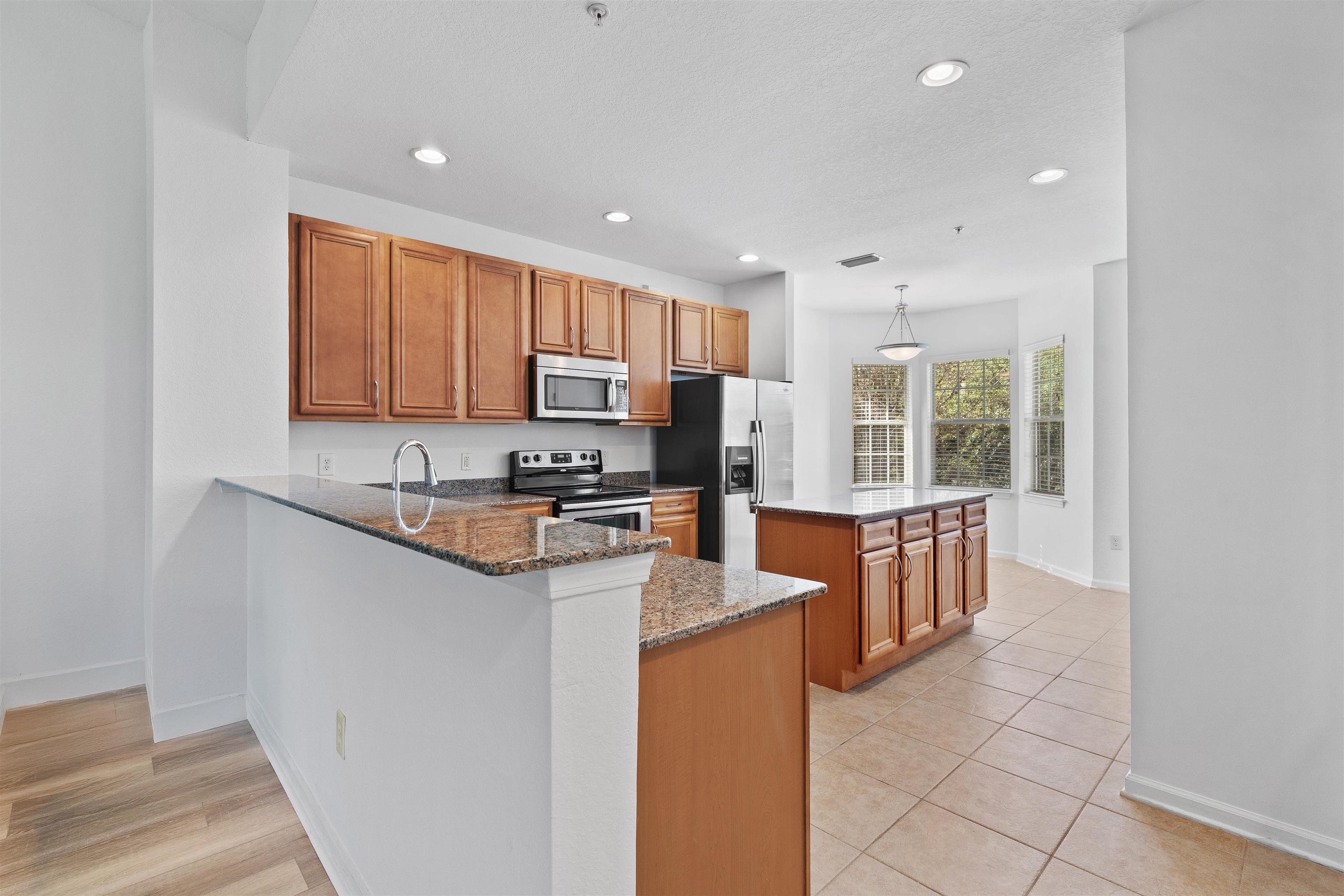 Image 4 of 78 For 215 Bayberry Cir  605