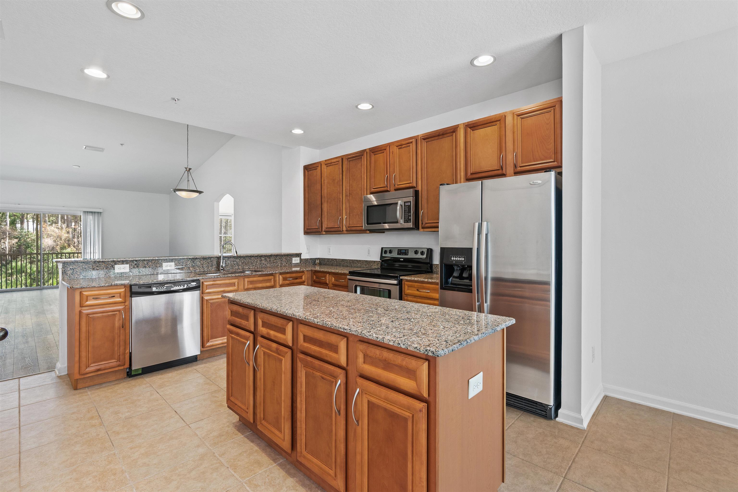 Image 6 of 78 For 215 Bayberry Cir  605