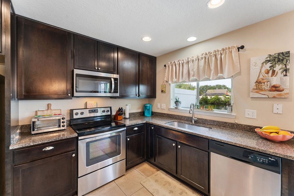 Image 11 of 42 For 205 Islander Dr