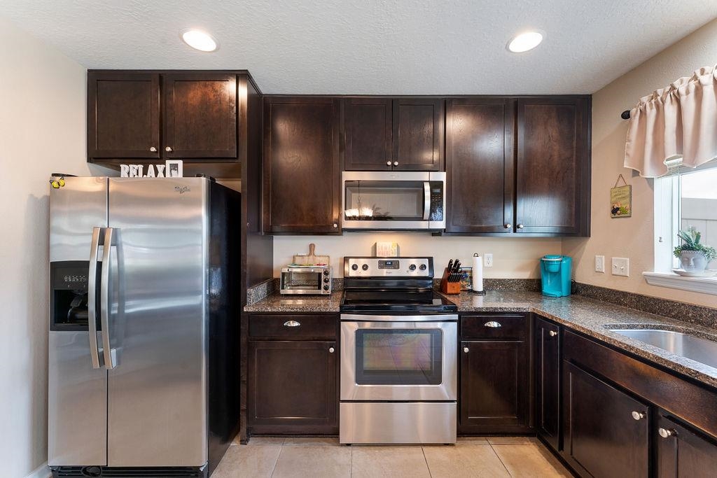 Image 12 of 42 For 205 Islander Dr