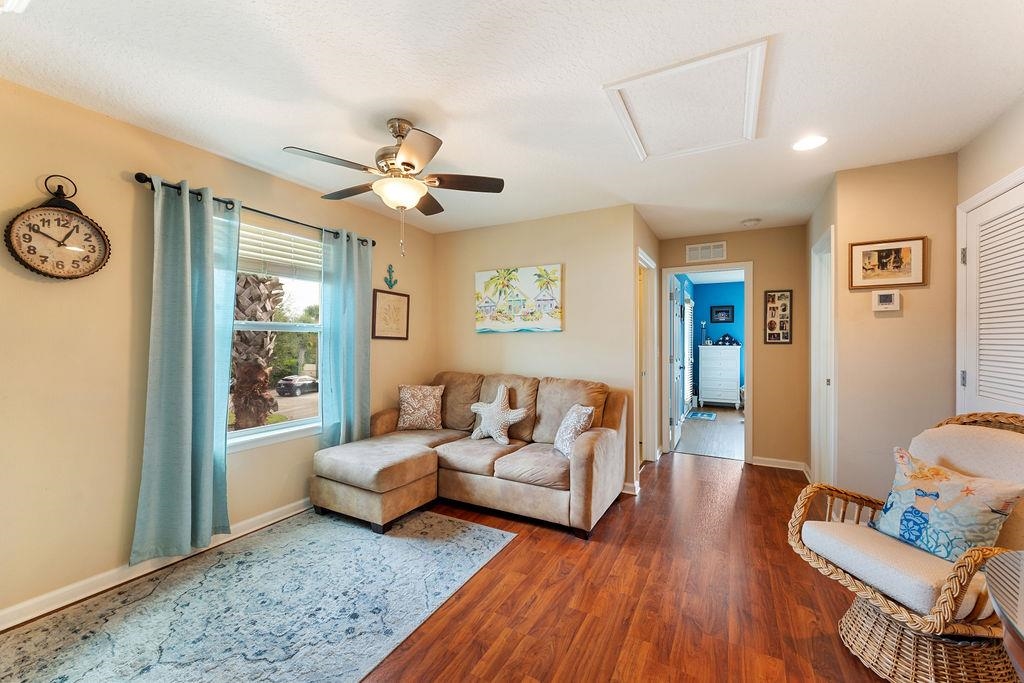 Image 15 of 42 For 205 Islander Dr