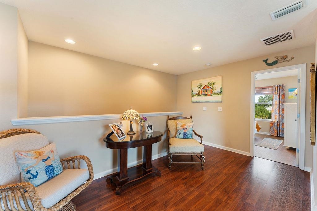 Image 17 of 42 For 205 Islander Dr