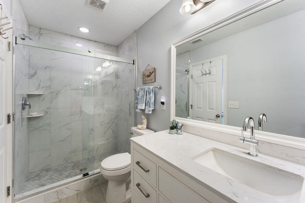 Image 21 of 42 For 205 Islander Dr