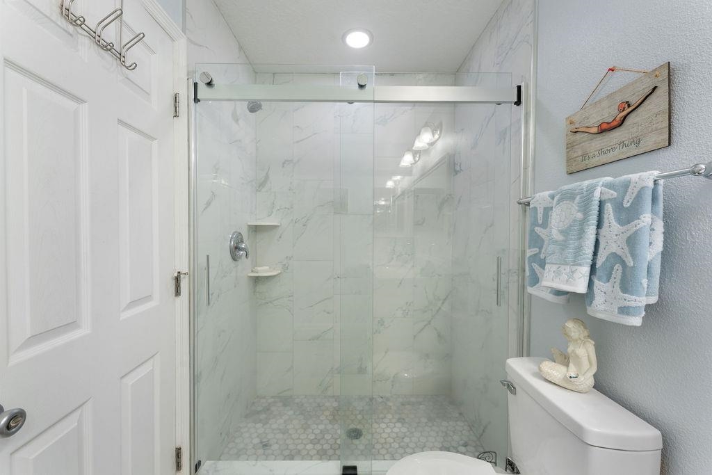 Image 22 of 42 For 205 Islander Dr