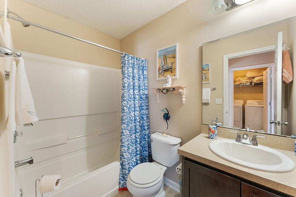 Image 27 of 42 For 205 Islander Dr