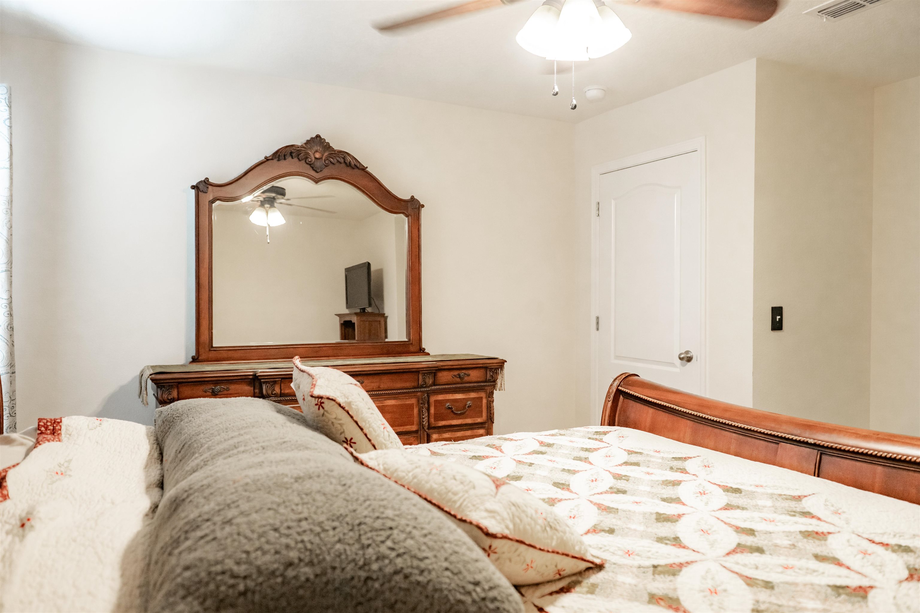 Image 21 of 51 For 563 Seville Pkwy