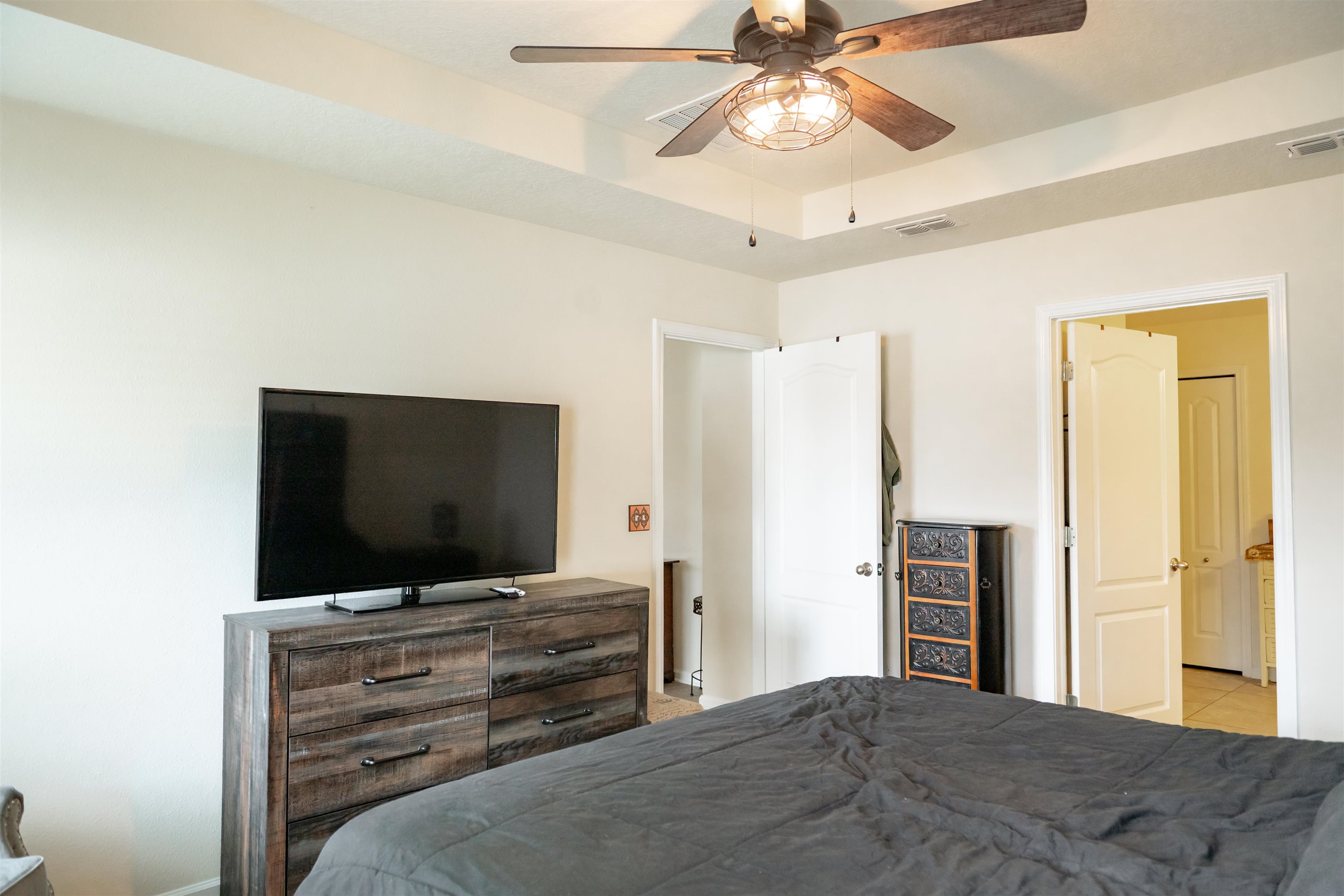 Image 36 of 51 For 563 Seville Pkwy