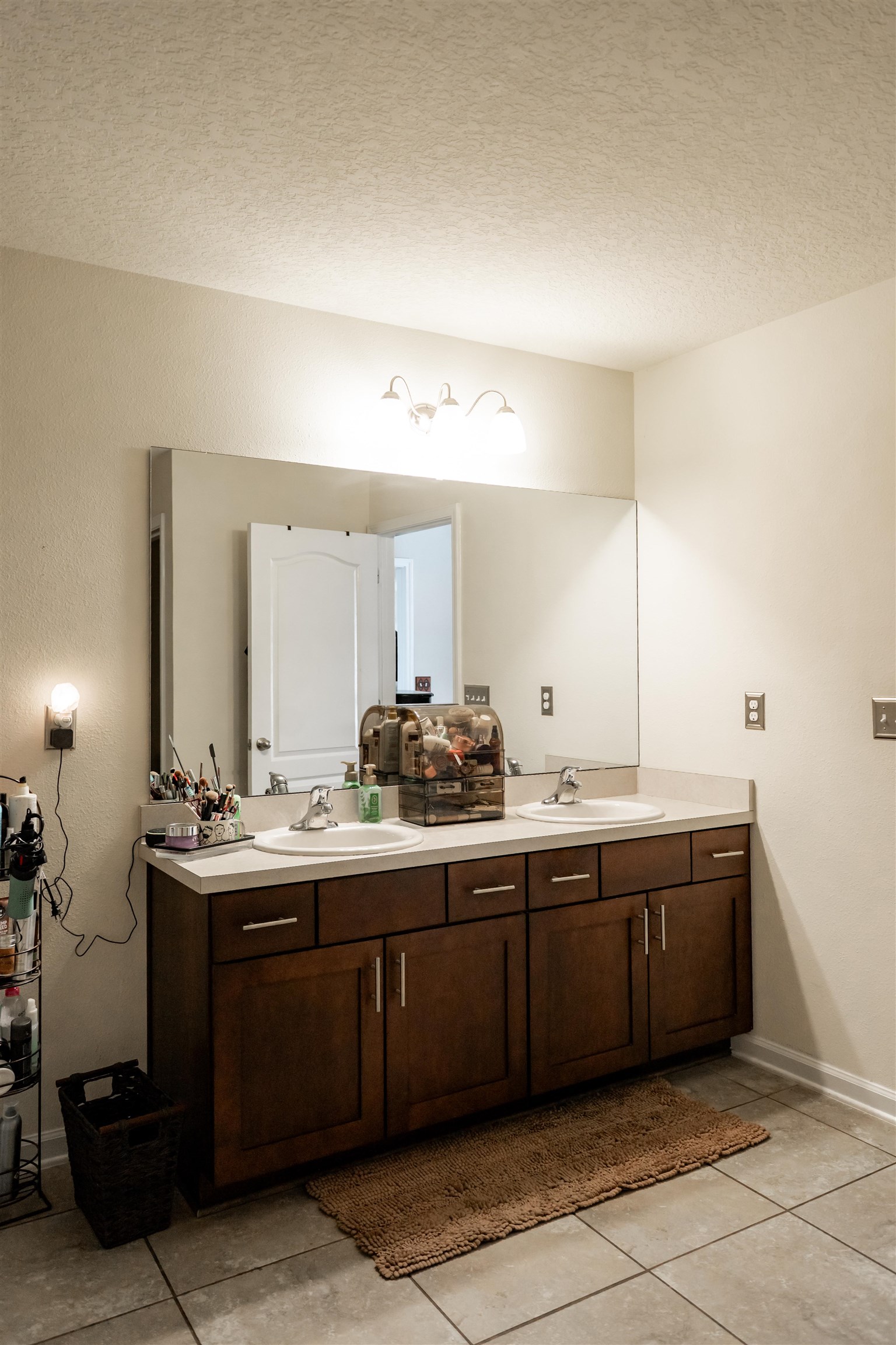 Image 40 of 51 For 563 Seville Pkwy