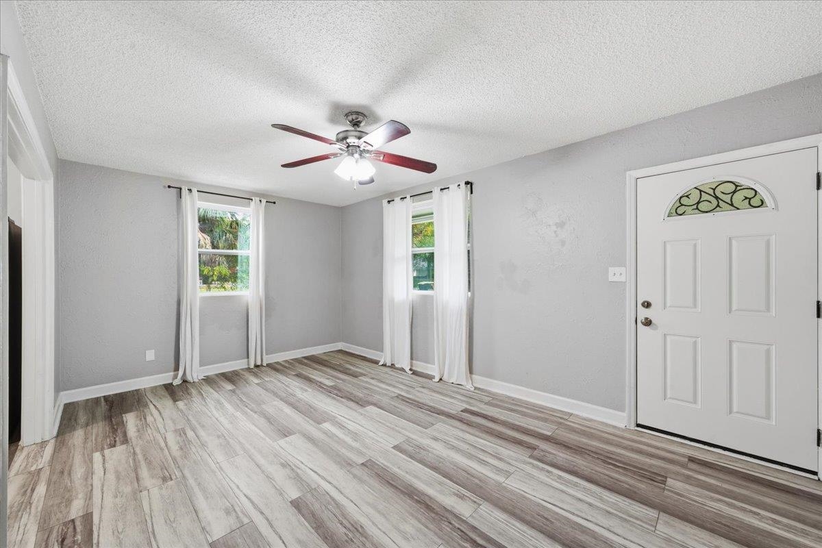 Image 6 of 45 For 5419 Alpha Ave