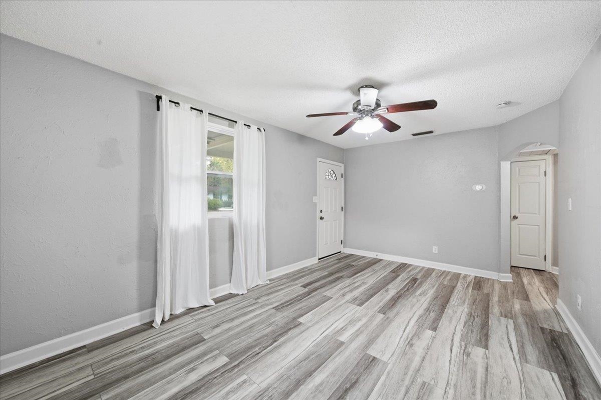 Image 7 of 45 For 5419 Alpha Ave