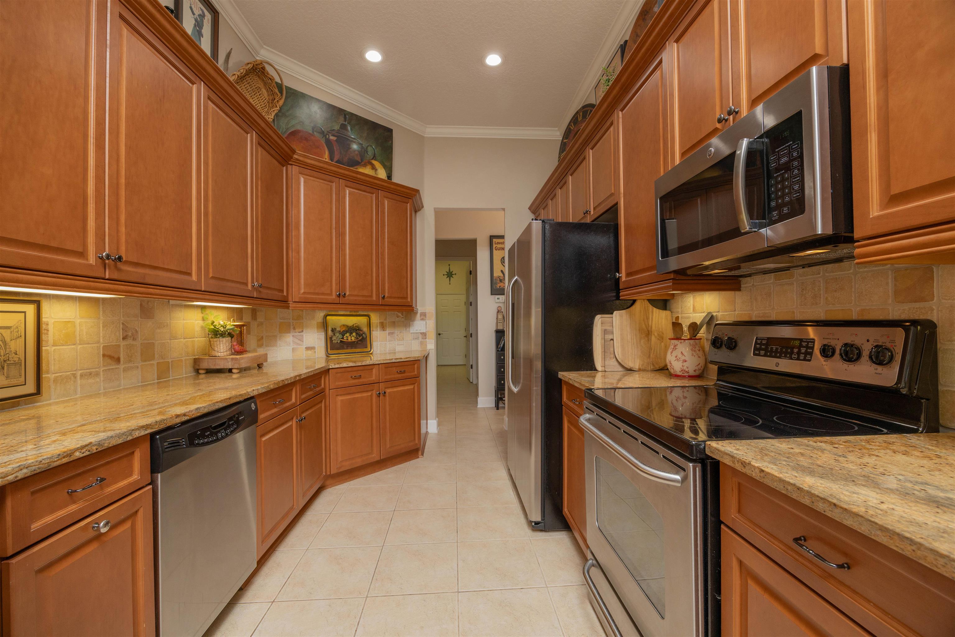 Image 16 of 77 For 1160 Inverness Dr