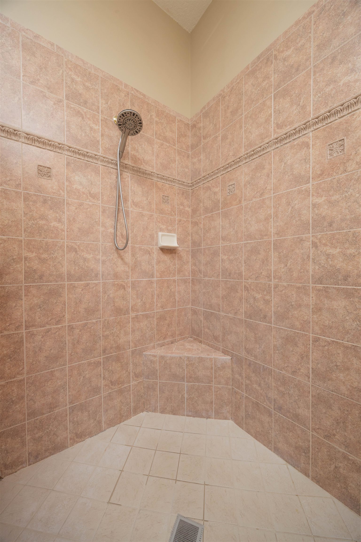 Image 32 of 77 For 1160 Inverness Dr