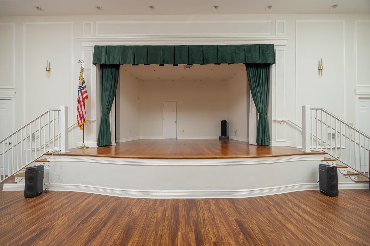 Image 54 of 77 For 1160 Inverness Dr