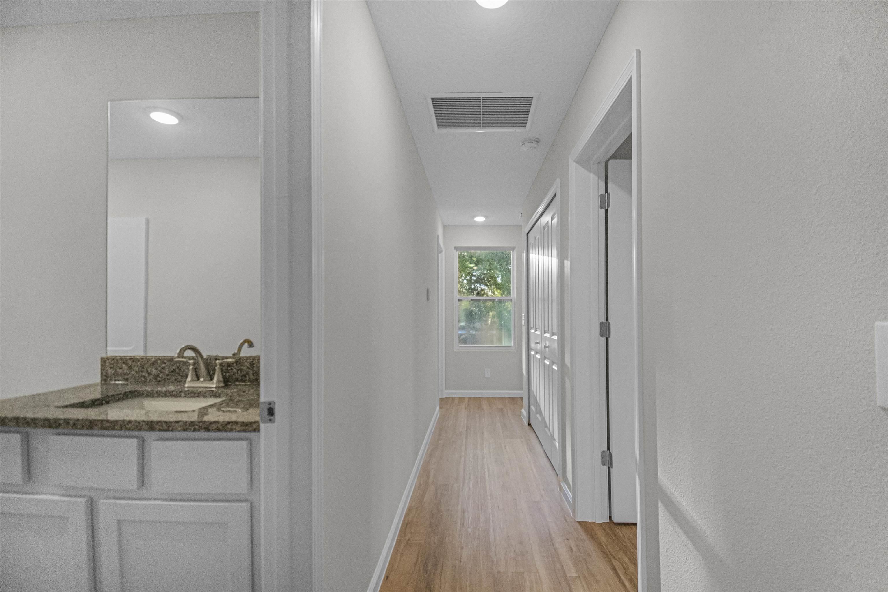 Image 13 of 16 For 475 Woodlawn St S