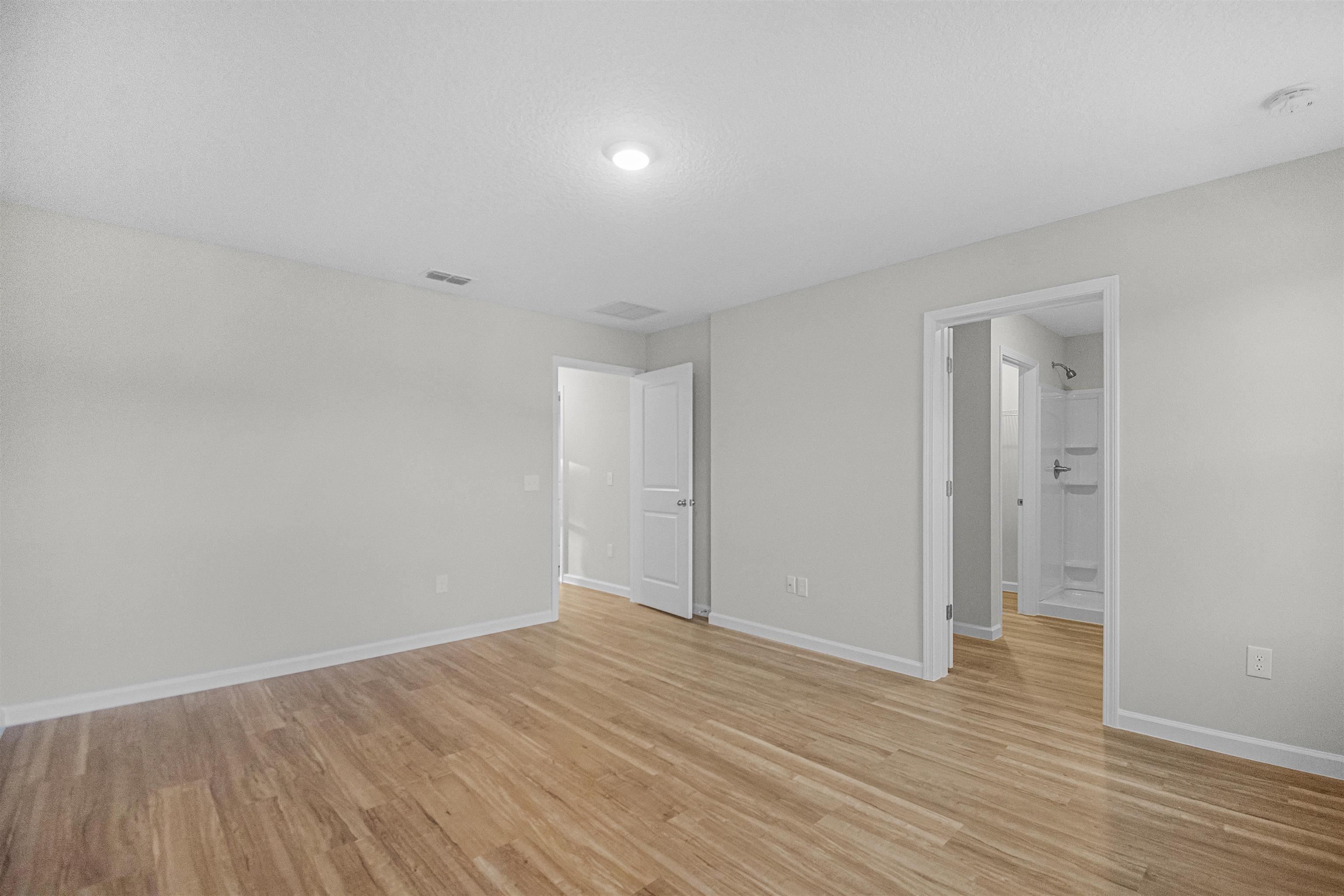 Image 9 of 16 For 475 Woodlawn St S