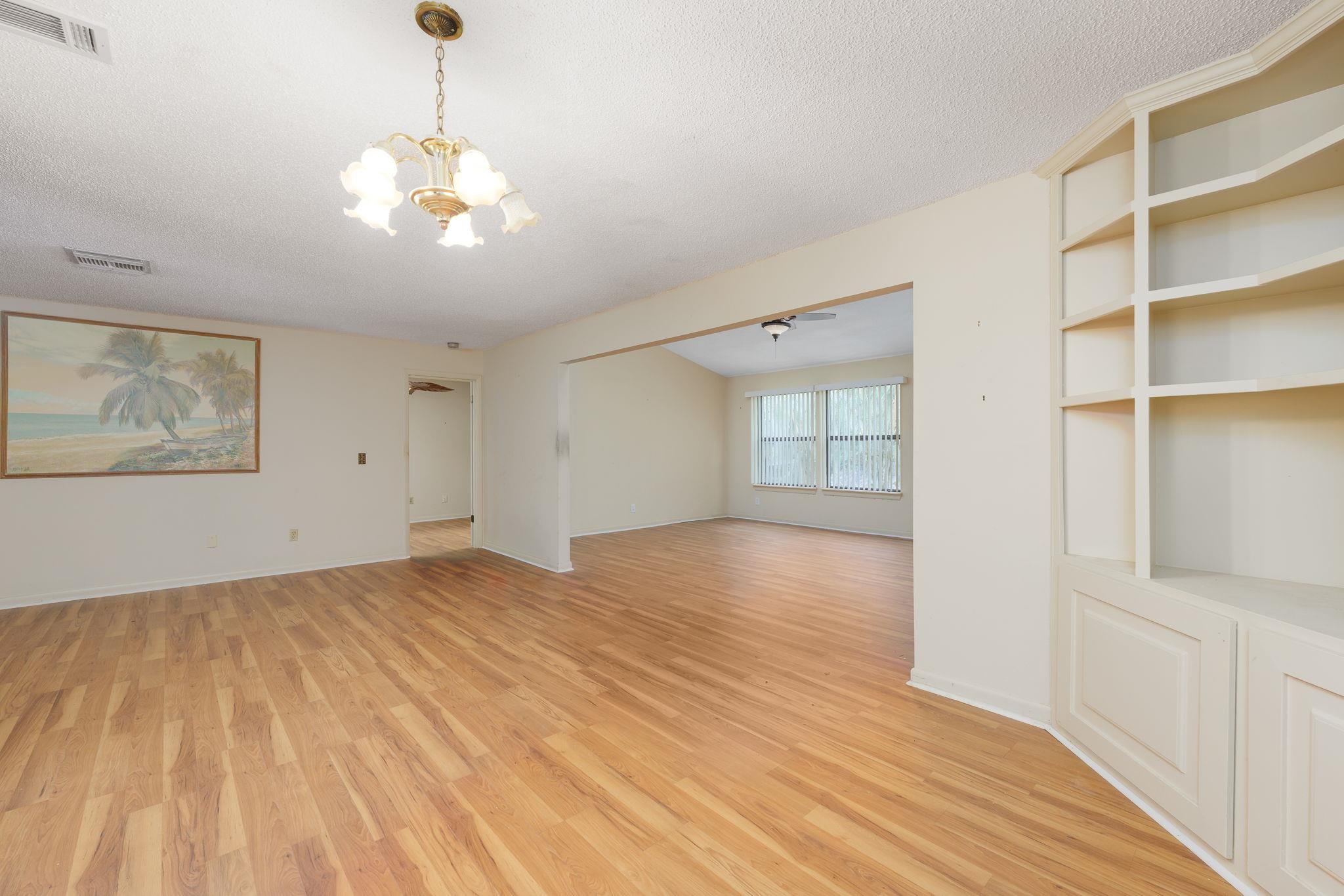 Image 10 of 22 For 138 Bermuda Ct