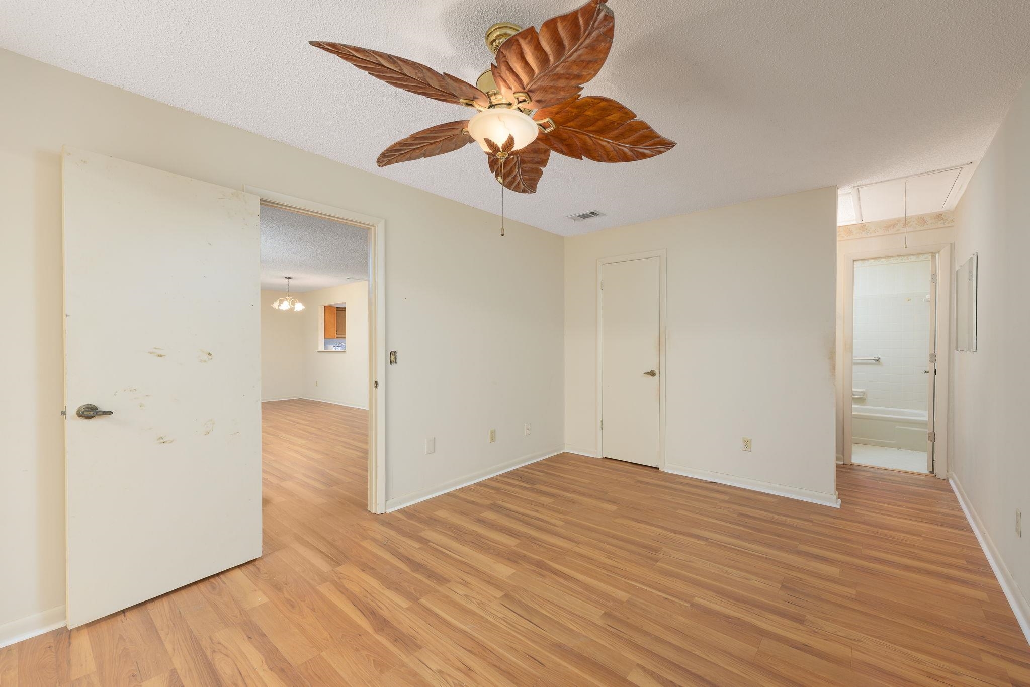 Image 15 of 22 For 138 Bermuda Ct