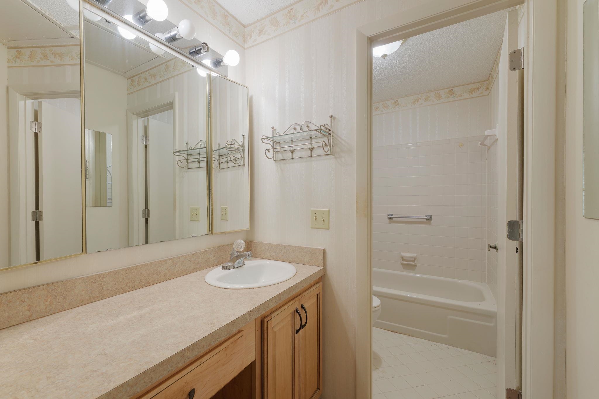 Image 16 of 22 For 138 Bermuda Ct