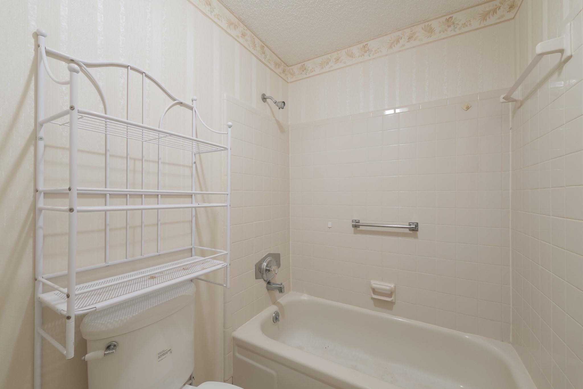 Image 17 of 22 For 138 Bermuda Ct