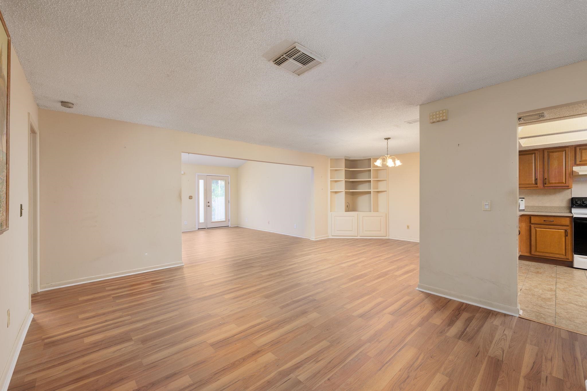 Image 7 of 22 For 138 Bermuda Ct