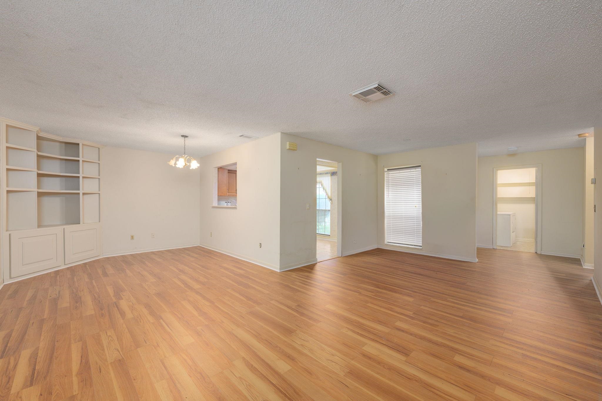 Image 9 of 22 For 138 Bermuda Ct