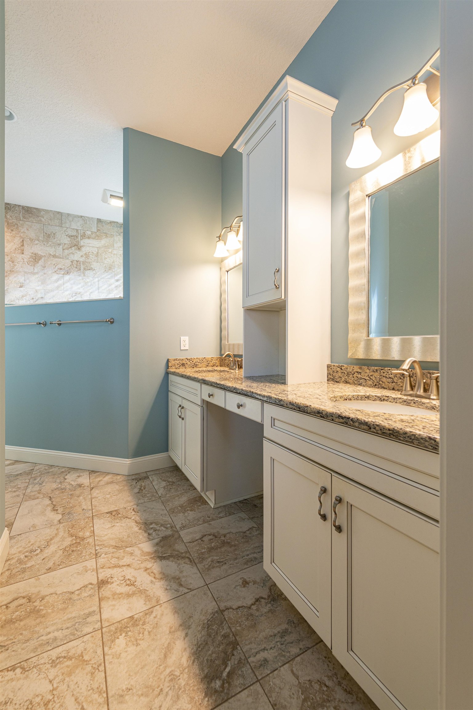 Image 18 of 62 For 5475 Riverwood Road N