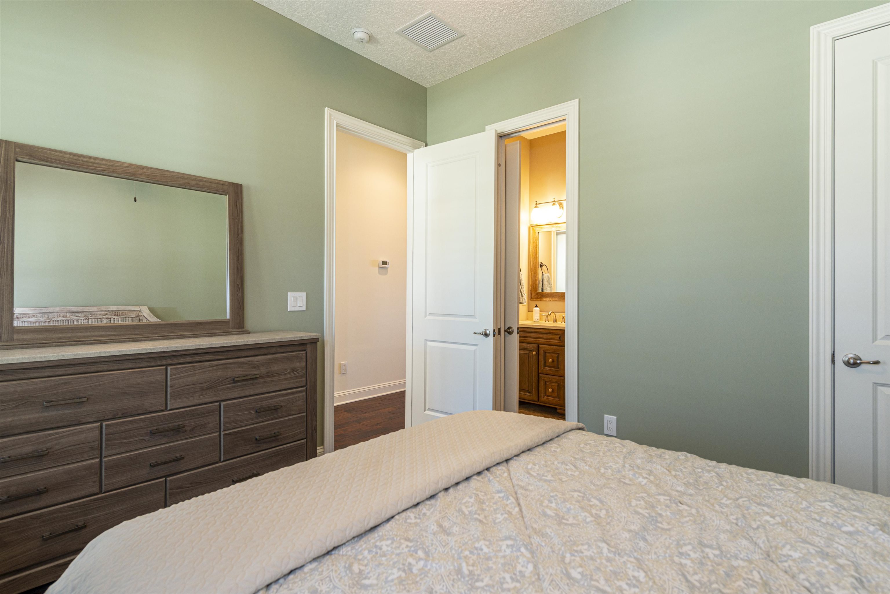 Image 21 of 62 For 5475 Riverwood Road N