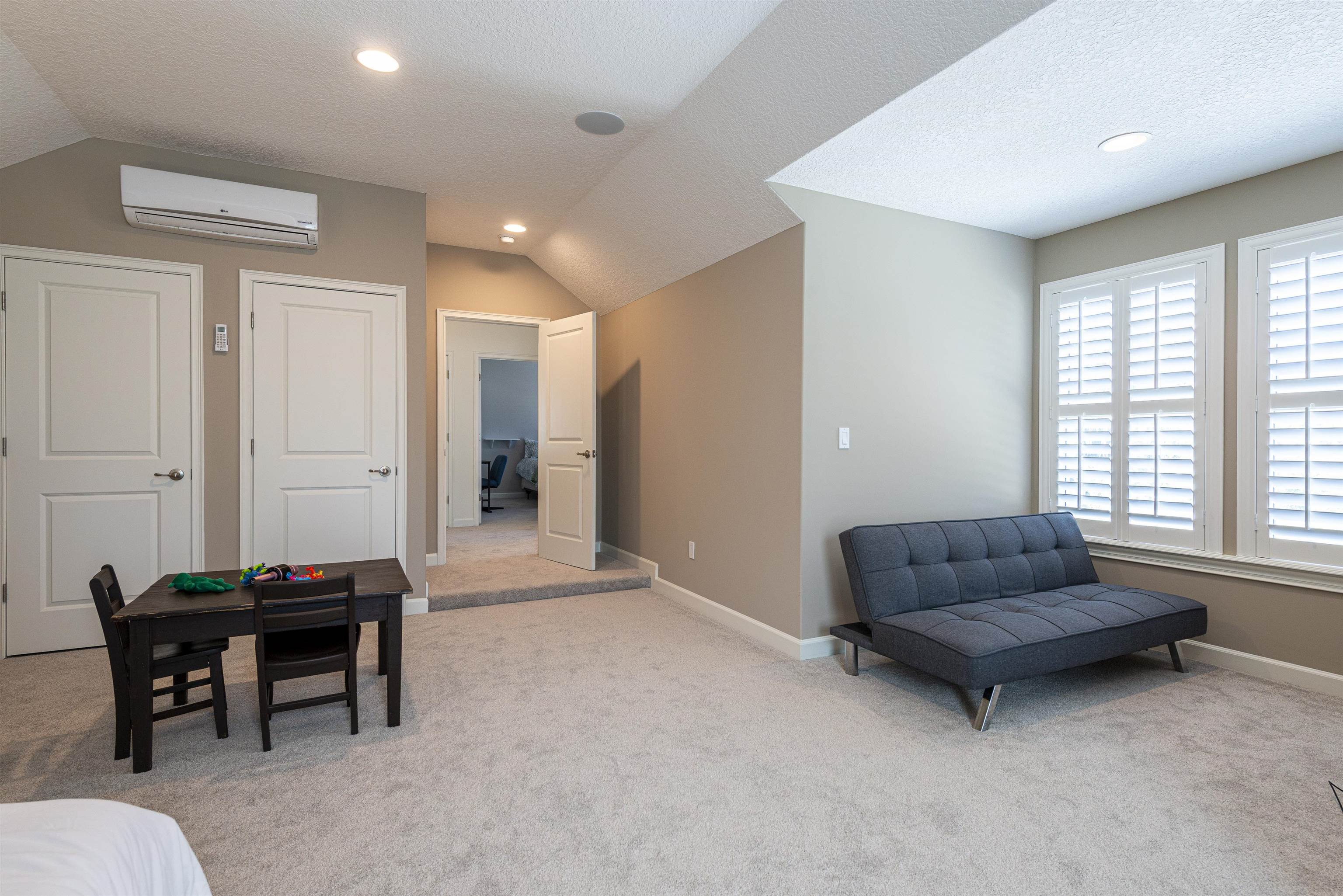 Image 31 of 62 For 5475 Riverwood Road N