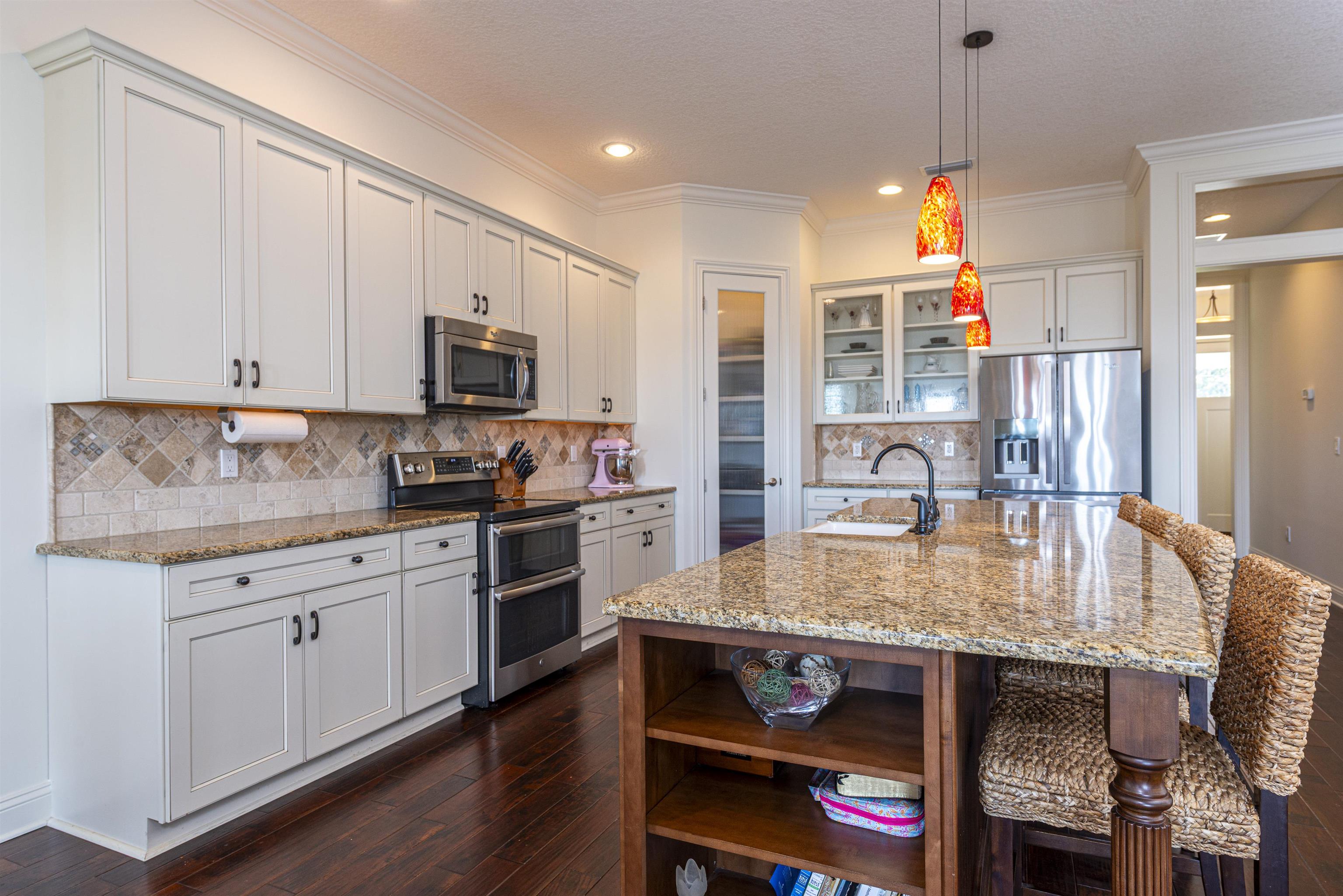 Image 7 of 62 For 5475 Riverwood Road N