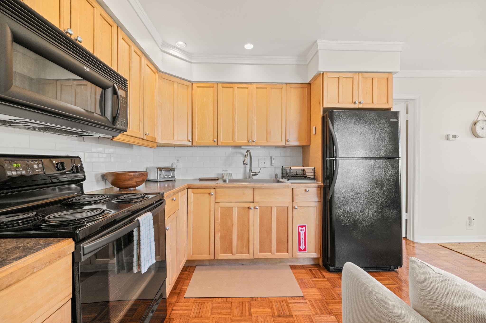 Image 59 of 100 For 215 Oglethorpe Blvd