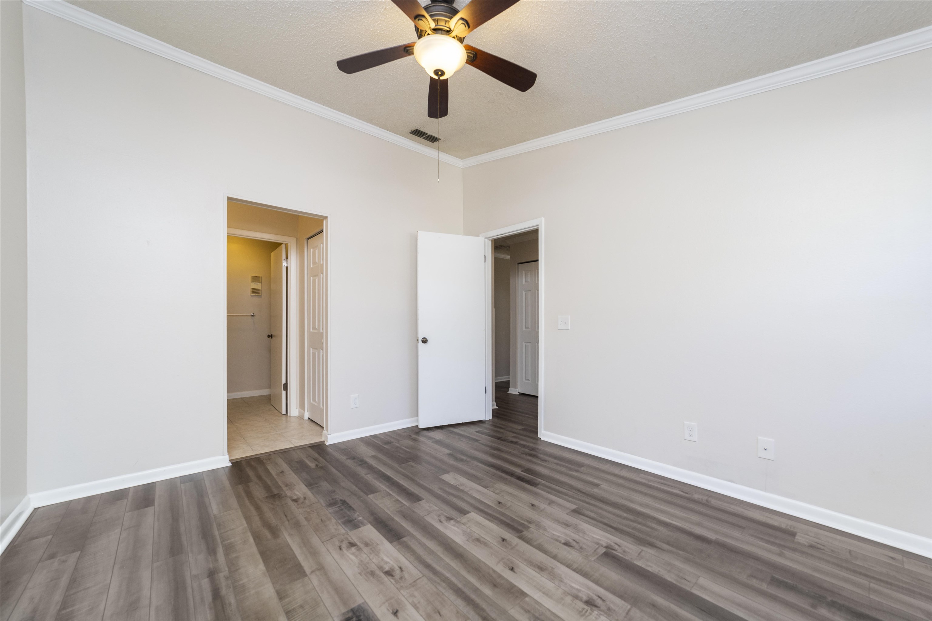 Image 12 of 17 For 8 Catalonia Ct