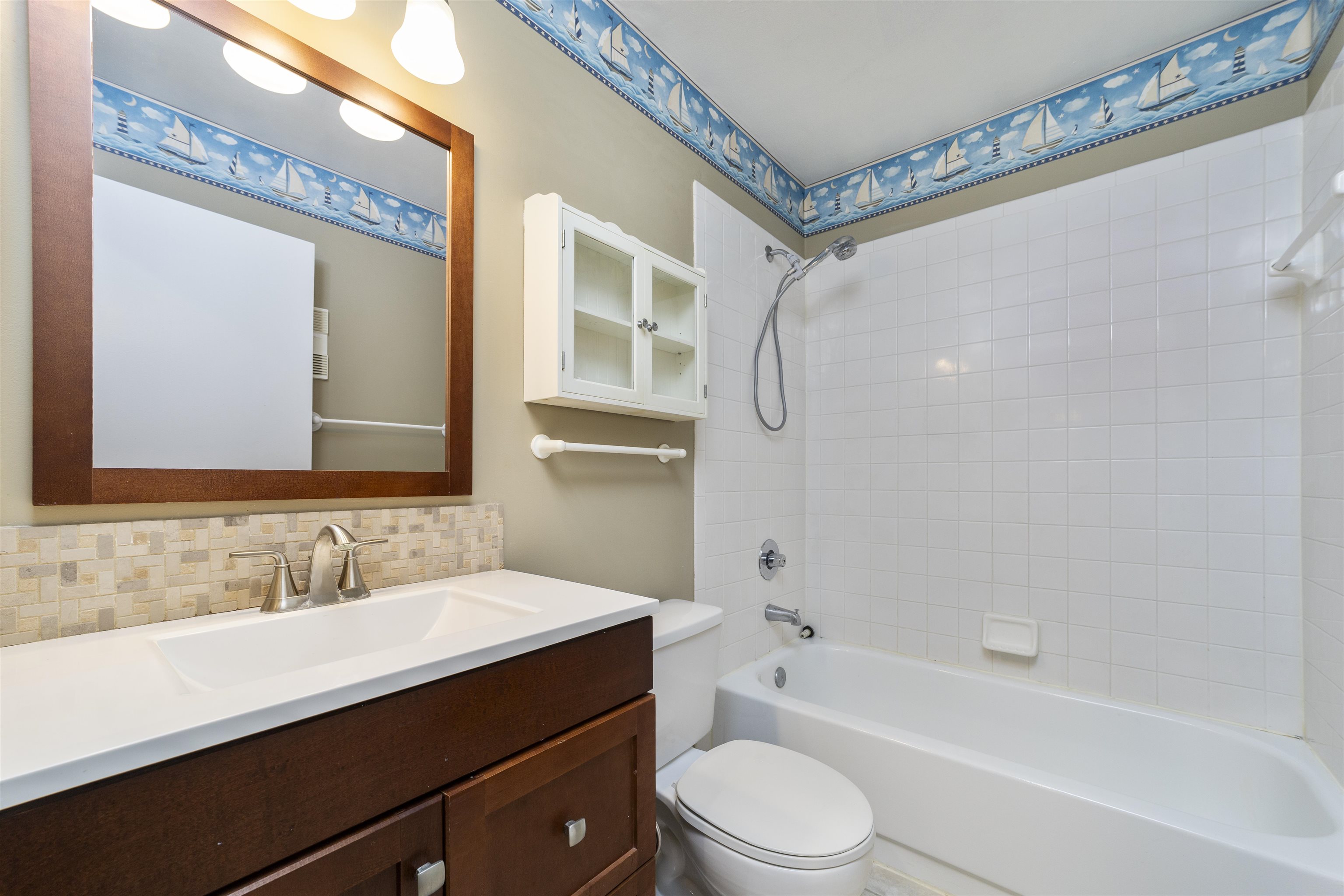 Image 15 of 17 For 8 Catalonia Ct