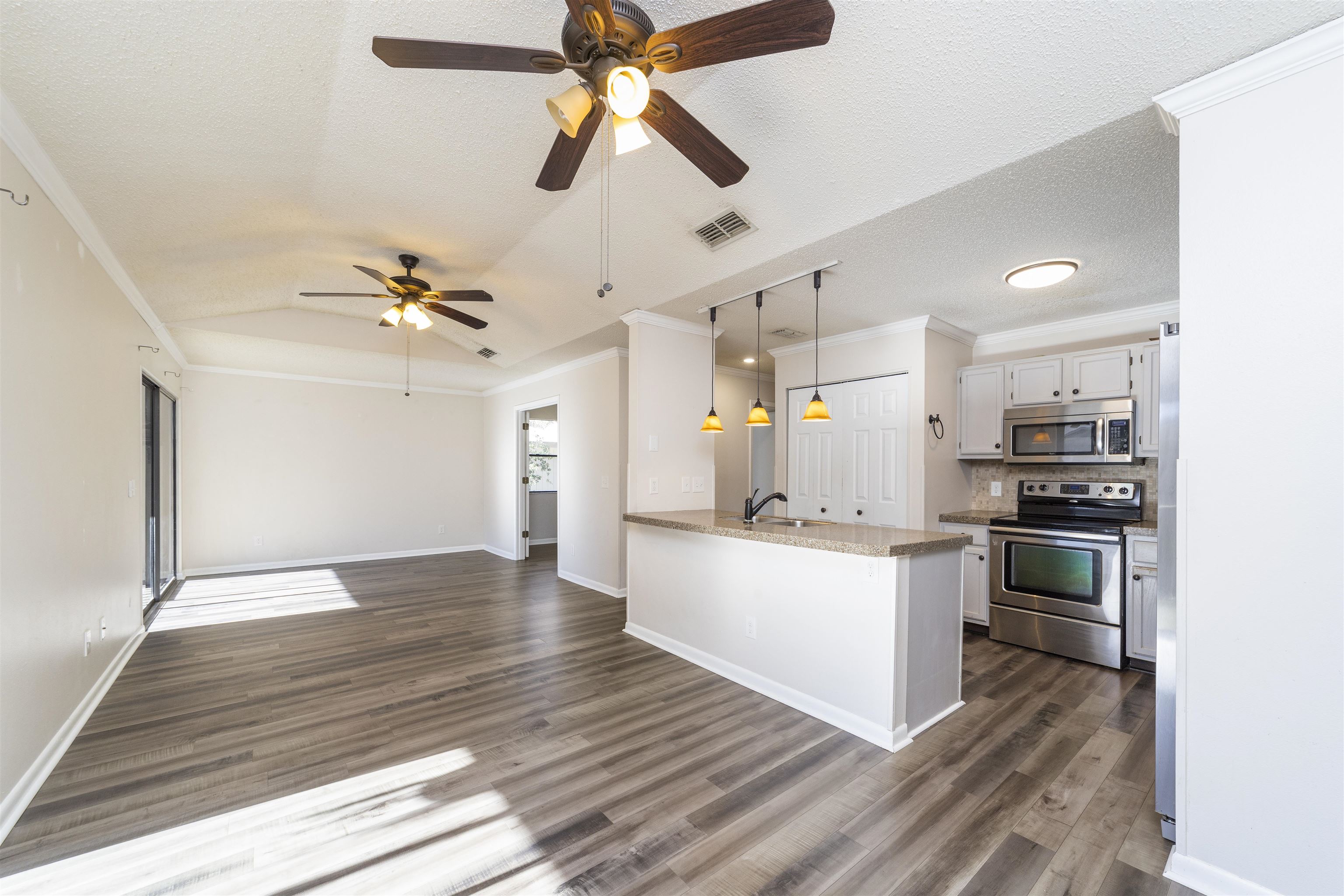 Image 3 of 17 For 8 Catalonia Ct