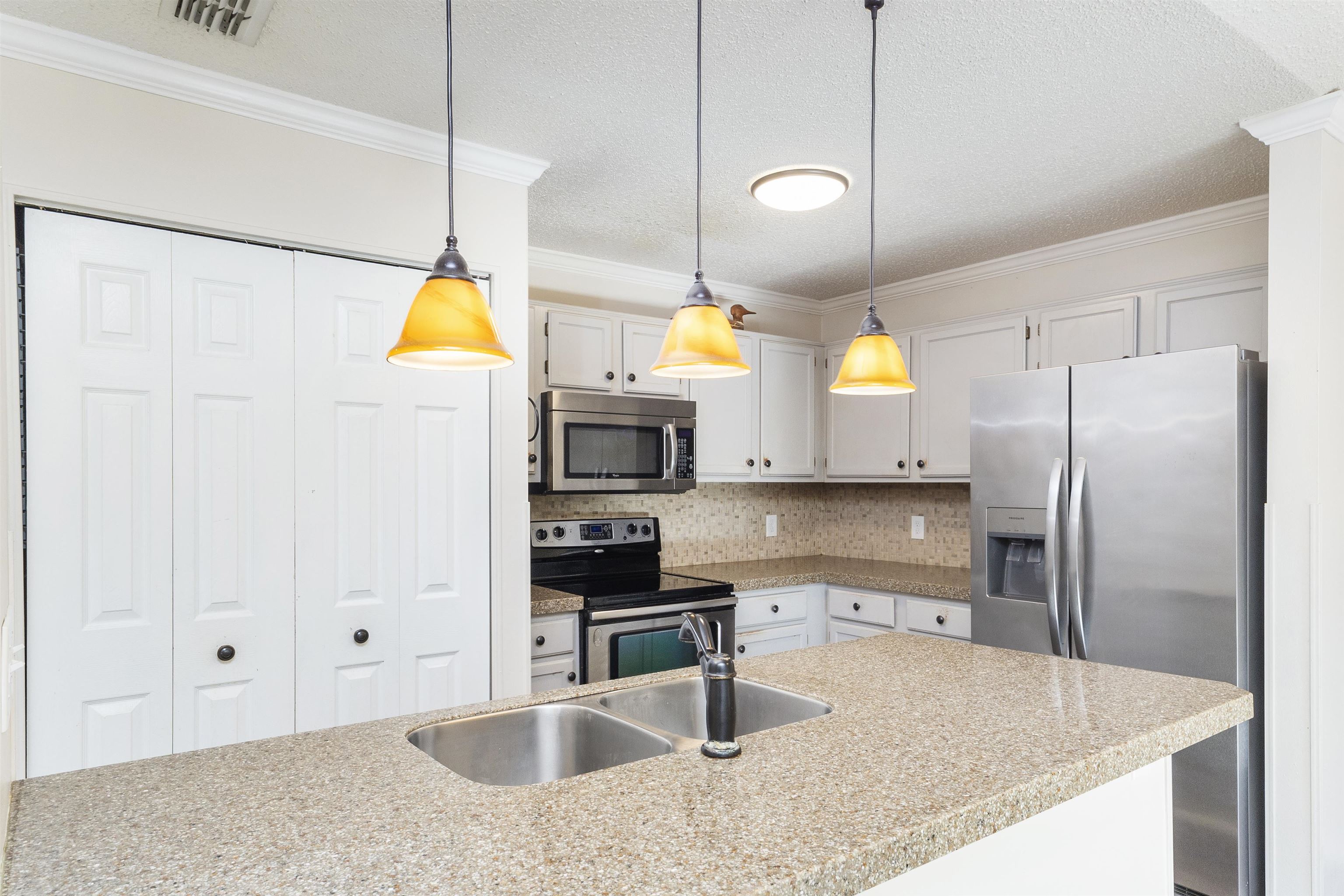 Image 5 of 17 For 8 Catalonia Ct