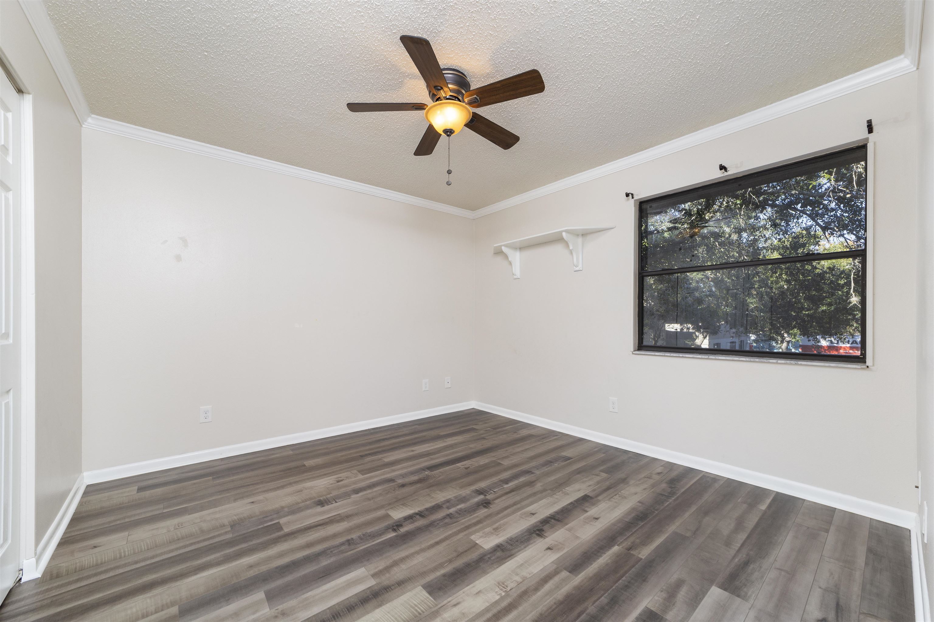 Image 6 of 17 For 8 Catalonia Ct