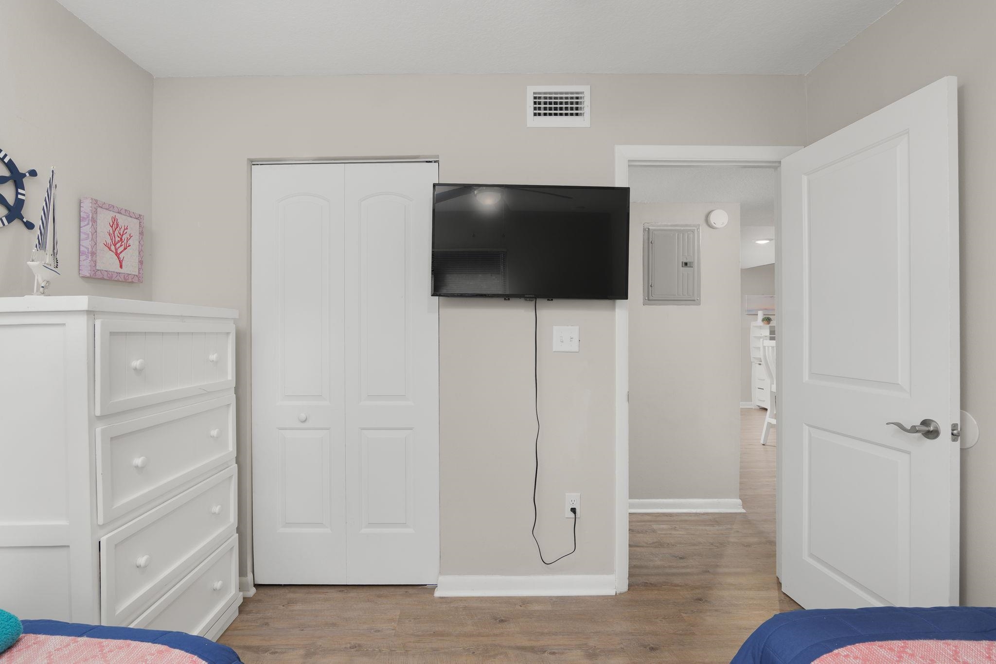 Image 24 of 57 For 16 Ewing St.